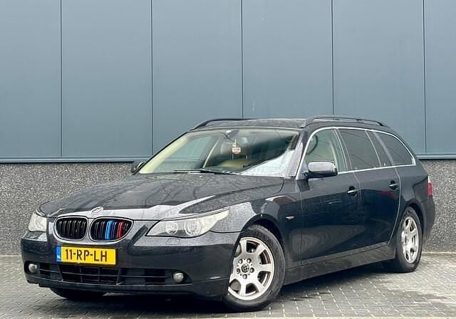 Zwart Gebruikt 2005 BMW 525 Executive Stationwagen | € 1.995 (Super prijs) - Afbeelding 1/4