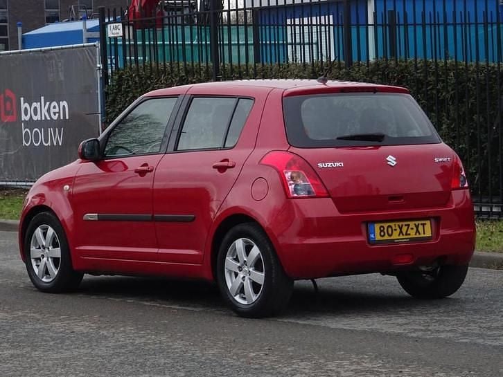 Occasion Suzuki Swift 93 PK (68 kW) 2008 Rood Hatchback