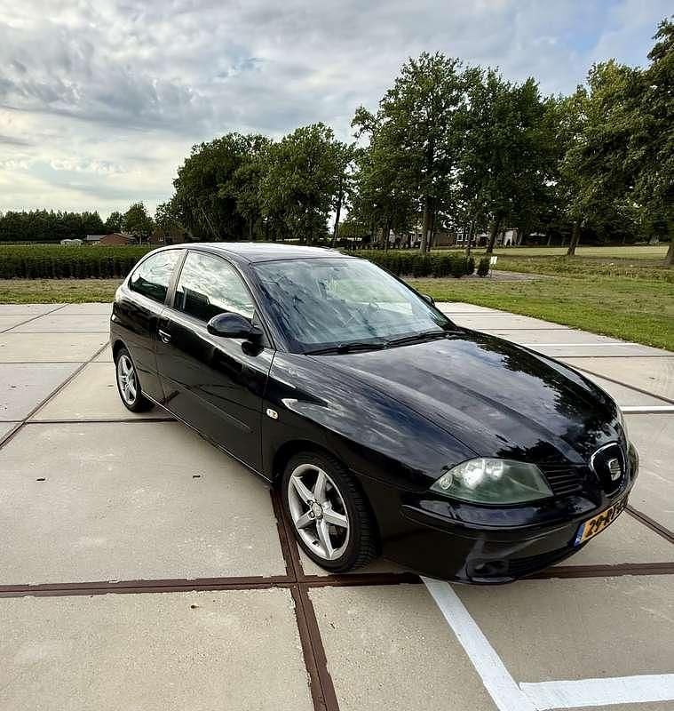 Zwart Occasion 2005 Seat Ibiza Sport Hatchback | € 1.100 (Eerlijke prijs) - Afbeelding 1/4