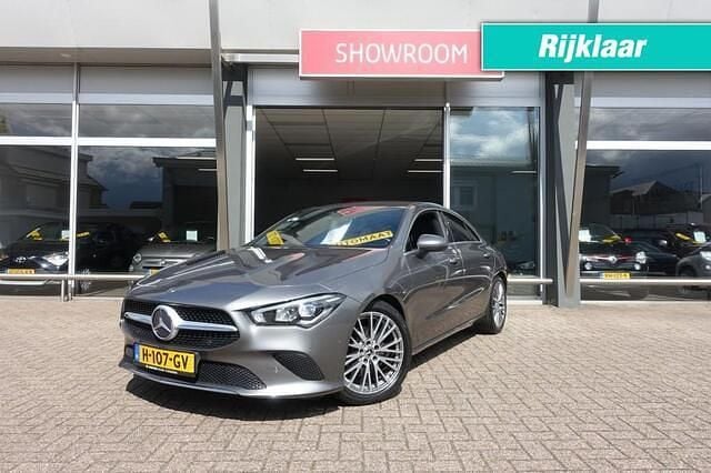 Grijs Gebruikt 2020 Mercedes CLA200 Business Sedan | € 28.790 (Super prijs) - Afbeelding 1/4