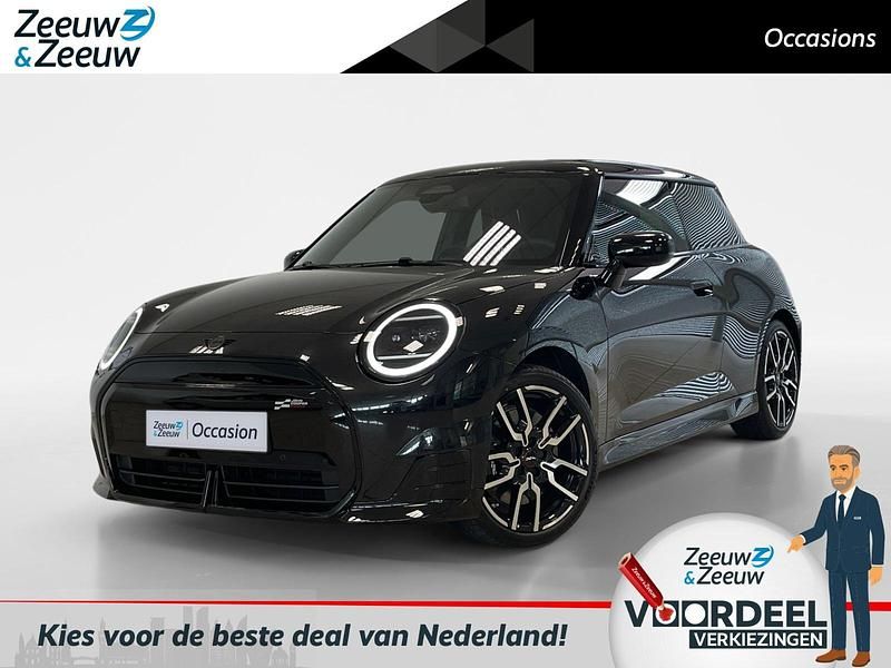 Zwart Gebruikt 2025 Mini John Cooper Works Hatchback | € 32.950 - Afbeelding 1/4