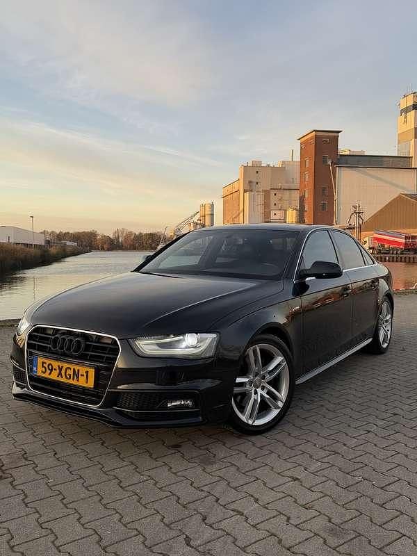 Zwart Occasion 2012 Audi A4 S-Line Sedan | € 11.000 (Duur) - Afbeelding 1/4