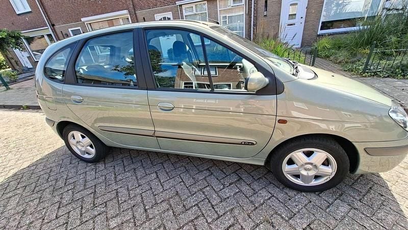 Groen Gebruikt 2002 Renault Scénic Sportway MPV | € 2.000 (Iets duurder) - Afbeelding 1/4