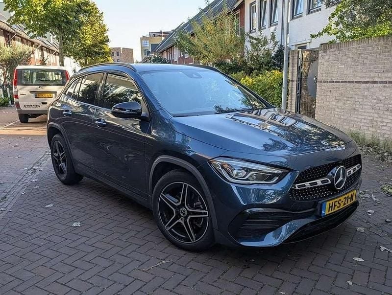 Blauw Gebruikt 2020 Mercedes GLA200 AMG Line Premium SUV | € 28.000 (Eerlijke prijs) - Afbeelding 1/4