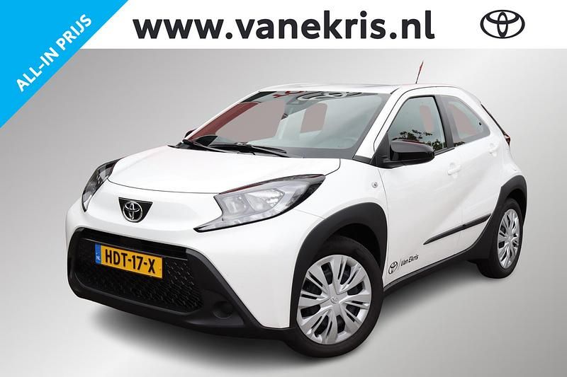 Wit Occasion 2025 Toyota Aygo X Play SUV | € 18.950 (Eerlijke prijs) - Afbeelding 1/4