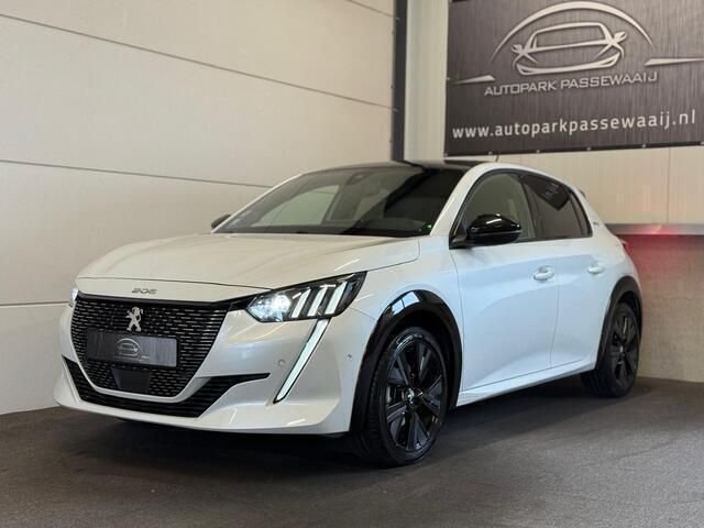 Wit Gebruikt 2020 Peugeot 208 GT-line Hatchback | € 17.950 (Eerlijke prijs) - Afbeelding 1/4