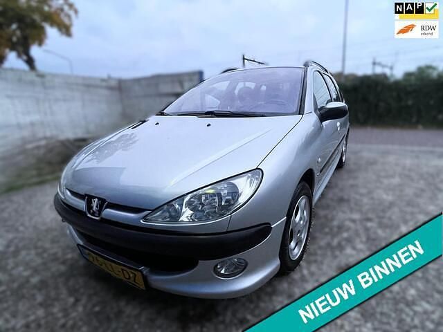 Grijs Gebruikt 2003 Peugeot 206 Stationwagen | € 549 (Goede deal) - Afbeelding 1/4
