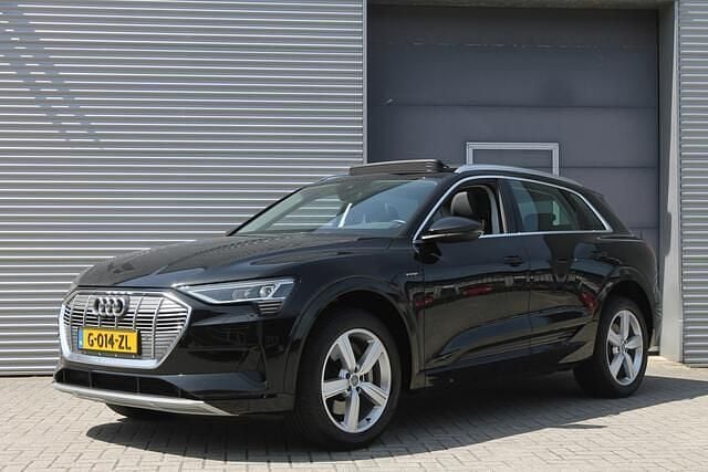 Zwart Gebruikt 2019 Audi e-tron SUV | € 24.999 (Eerlijke prijs) - Afbeelding 1/4
