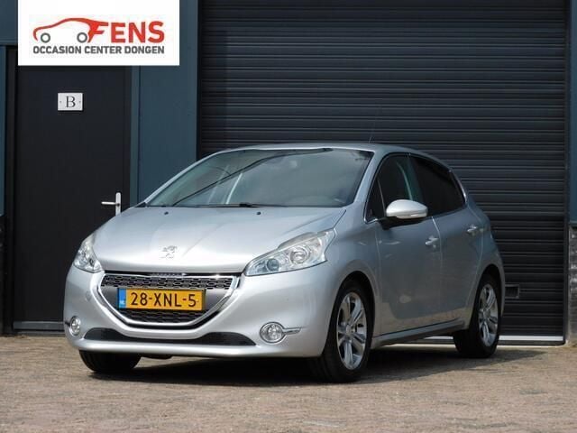 Grijs Gebruikt 2013 Peugeot 208 Griffe Hatchback | € 7.940 (Eerlijke prijs) - Afbeelding 1/4