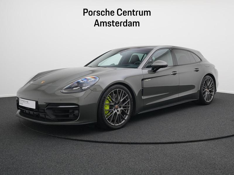 Groen, metallic lak Gebruikt 2024 Porsche Panamera 4S Sport Turismo Sedan | € 114.950 (Goede deal) - Afbeelding 1/4