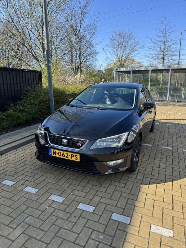 Zwart Gebruikt 2013 Seat Leon FR Hatchback | € 9.250 (Duur) - Afbeelding 1/4