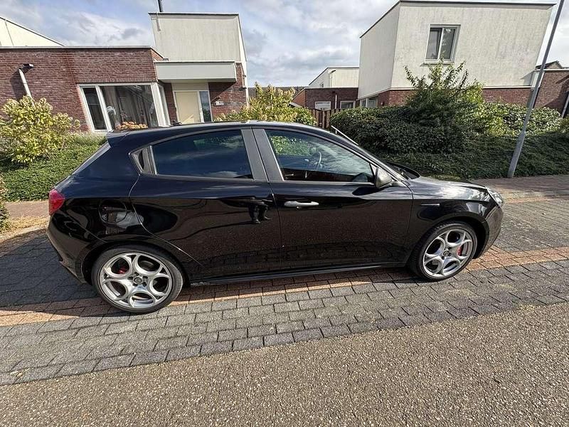 Occasion Alfa Romeo Giulietta Super 170 PK (125 kW) 2017 Zwart Hatchback