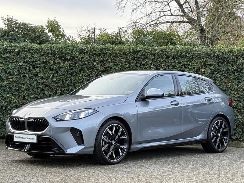 Grijs Occasion 2025 BMW 120 Hatchback | € 36.895 (Super prijs) - Afbeelding 1/3