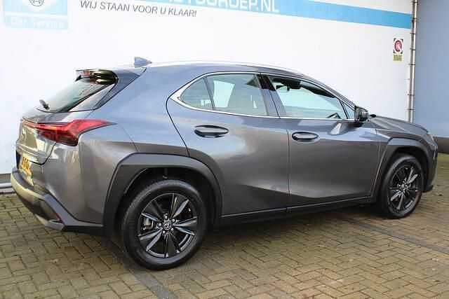 Occasion Lexus UX 250h 184 PK (135 kW) 2024 Grijs (metallic) SUV
