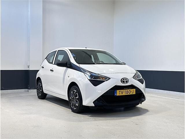 Wit Gebruikt 2018 Toyota Aygo Hatchback | € 8.749 (Goede deal) - Afbeelding 1/4