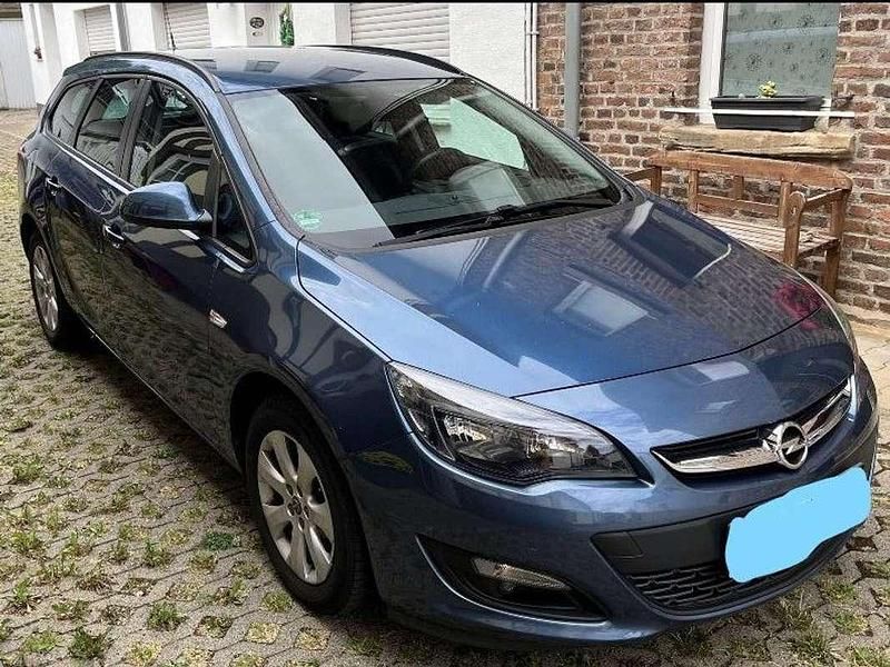 Blauw Gebruikt 2014 Opel Astra Stationwagen | € 8.500 (Iets duurder) - Afbeelding 1/4