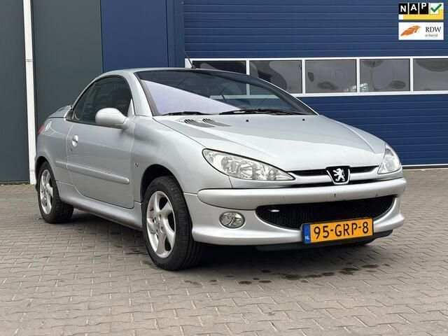 Grijs Gebruikt 2002 Peugeot 206 CC Cabriolet | € 1.750 (Eerlijke prijs) - Afbeelding 1/4