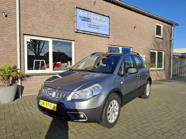 Grijs Gebruikt 2012 Fiat Sedici Dynamic SUV | € 5.350 (Eerlijke prijs) - Afbeelding 1/4