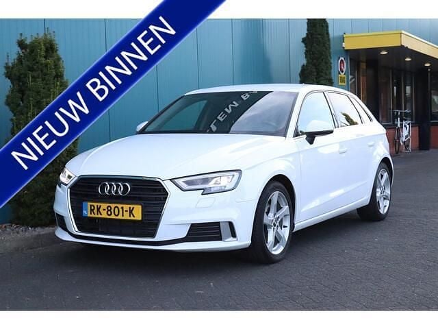 Wit Gebruikt 2018 Audi A3 Sportback Sport Hatchback | € 13.950 (Goede deal) - Afbeelding 1/4