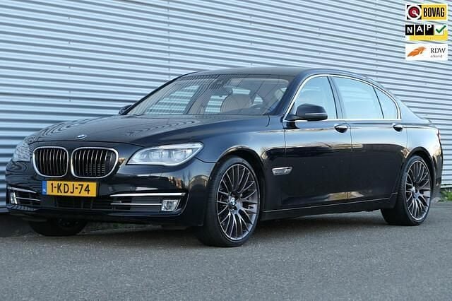 Blauw Gebruikt 2013 BMW 750L Sedan | € 19.940 - Afbeelding 1/4