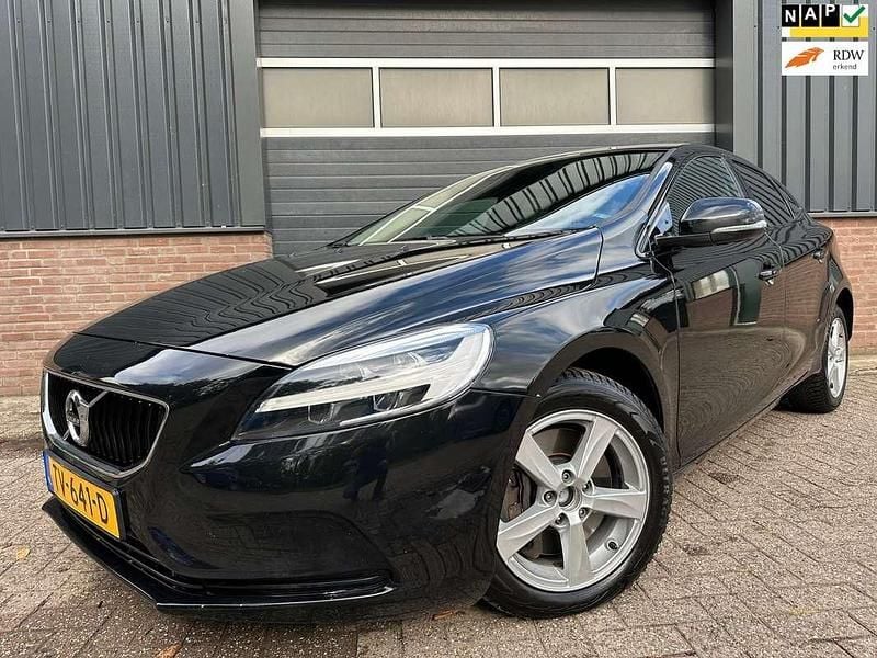 Zwart Gebruikt 2018 Volvo V40 Dynamic Stationwagen | € 10.499 (Goede deal) - Afbeelding 1/4