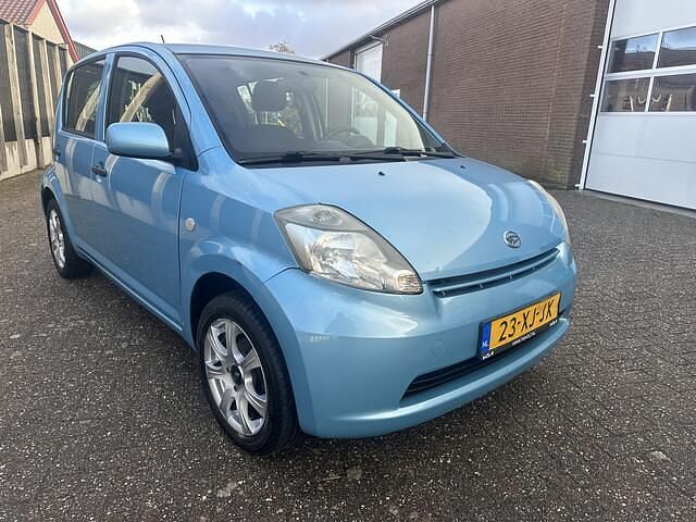 Occasion Daihatsu Sirion 69 PK (50 kW) 2007 Blauw Hatchback