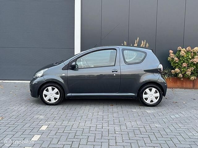 Occasion Toyota Aygo 68 PK (50 kW) 2009 Grijs Hatchback