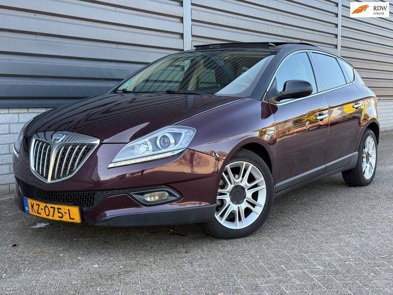 Paars Gebruikt 2009 Lancia Delta Hatchback | € 6.250 (Iets duurder) - Afbeelding 1/4