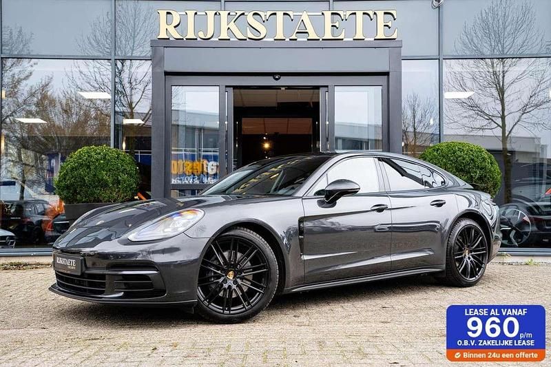 Grijs Gebruikt 2017 Porsche Panamera Sedan | € 59.900 (Eerlijke prijs) - Afbeelding 1/4