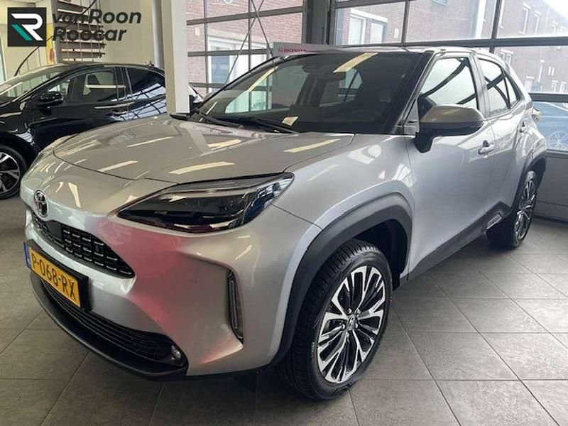 Grijs, metallic lak Gebruikt 2022 Toyota Yaris Cross Executive SUV | € 26.995 (Goede deal) - Afbeelding 1/4