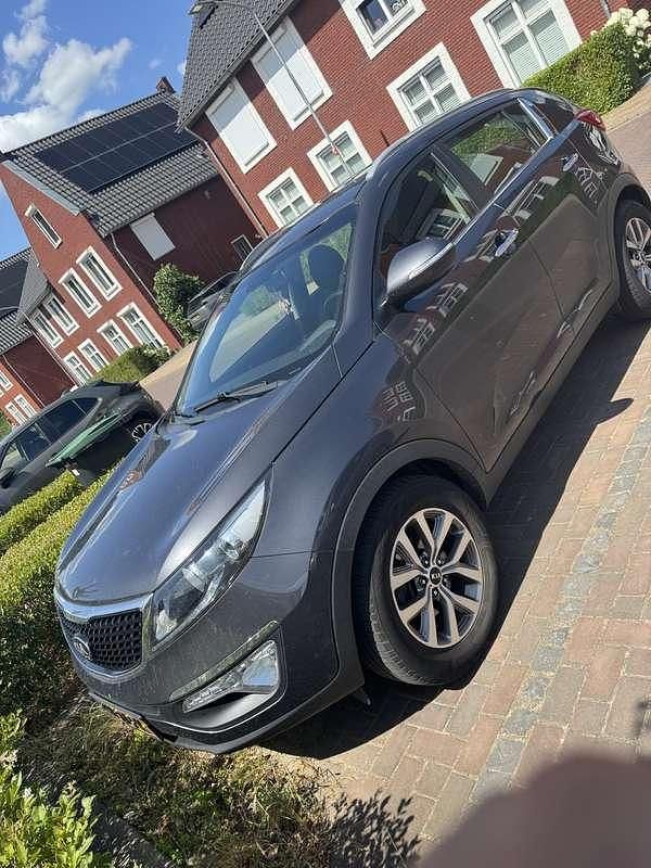 Grijs Gebruikt 2015 Kia Sportage Comfort SUV | € 11.000 (Eerlijke prijs) - Afbeelding 1/4