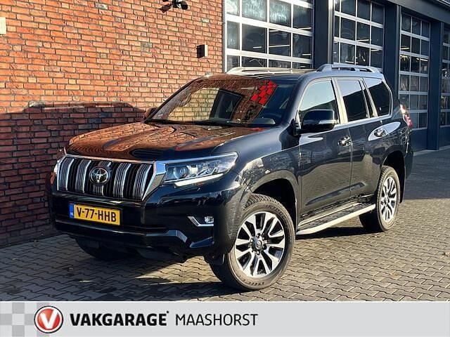 Zwart Gebruikt 2024 Toyota Land Cruiser Comfort Van | € 59.950 (Eerlijke prijs) - Afbeelding 1/4
