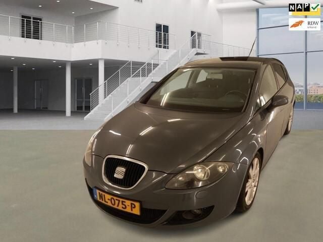 Grijs, metallic lak Gebruikt 2009 Seat Leon Hatchback | € 3.200 - Afbeelding 1/4