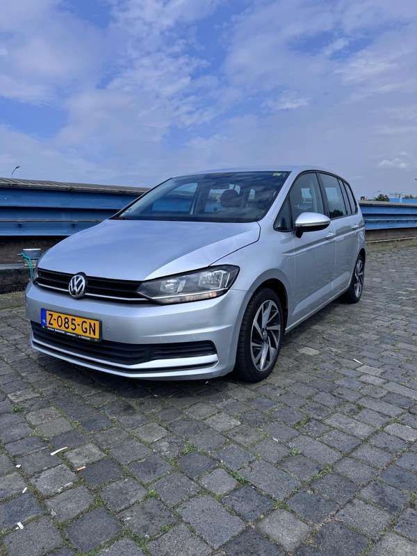 Grijs Gebruikt 2016 VW Touran Trendline MPV | € 14.750 (Goede deal) - Afbeelding 1/4