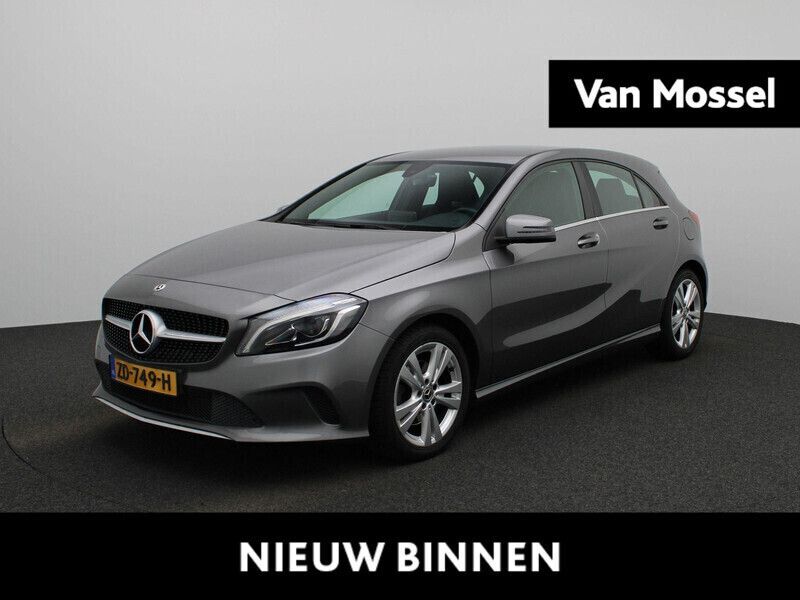 Grijs Gebruikt 2018 Mercedes A180 Business Hatchback | € 20.400 (Eerlijke prijs) - Afbeelding 1/4