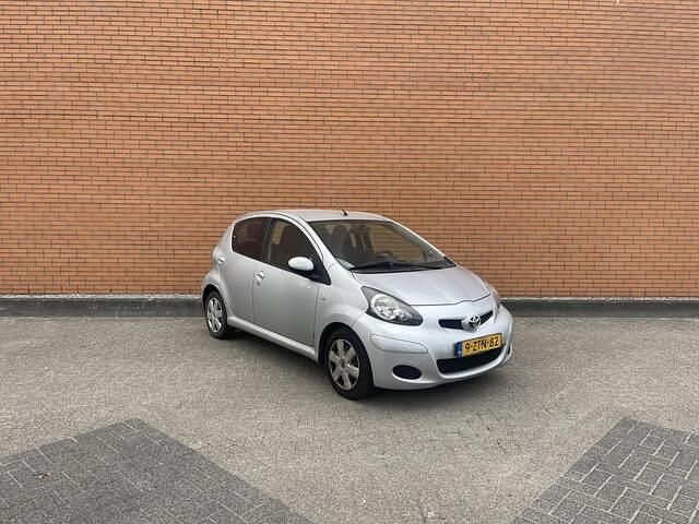 Occasion Toyota Aygo 68 PK (50 kW) 2012 Grijs Hatchback