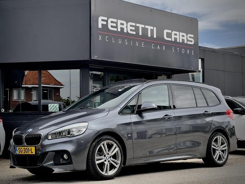 Grijs Gebruikt 2018 BMW 218 Executive Stationwagen | € 19.900 (Iets duurder) - Afbeelding 1/4
