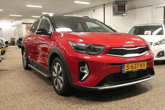 Occasion Kia Stonic Plus 101 PK (74 kW) 2023 Rood (metallic) SUV