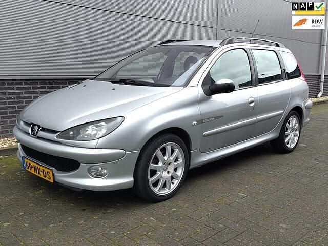 Grijs Occasion 2004 Peugeot 206 Griffe Stationwagen | € 750 (Goede deal) - Afbeelding 1/4