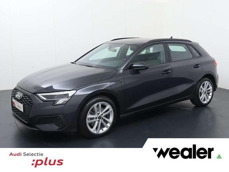 Grijs Gebruikt 2023 Audi A3 Sportback e-tron Design Sedan | € 29.840 (Goede deal) - Afbeelding 1/4