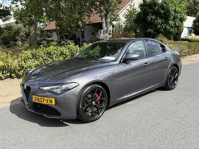Grijs Gebruikt 2020 Alfa Romeo Giulia Sprint Sedan | € 23.500 (Goede deal) - Afbeelding 1/4