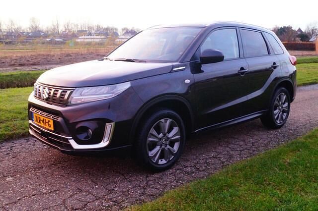 Zwart (metallic) Occasion 2020 Suzuki Vitara SUV | € 19.345 (Eerlijke prijs) - Afbeelding 1/4