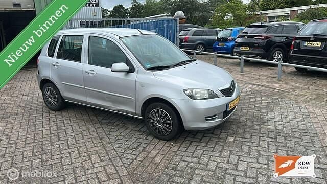 Grijs Gebruikt 2005 Mazda 2 Exclusive MPV | € 1.450 (Eerlijke prijs) - Afbeelding 1/4