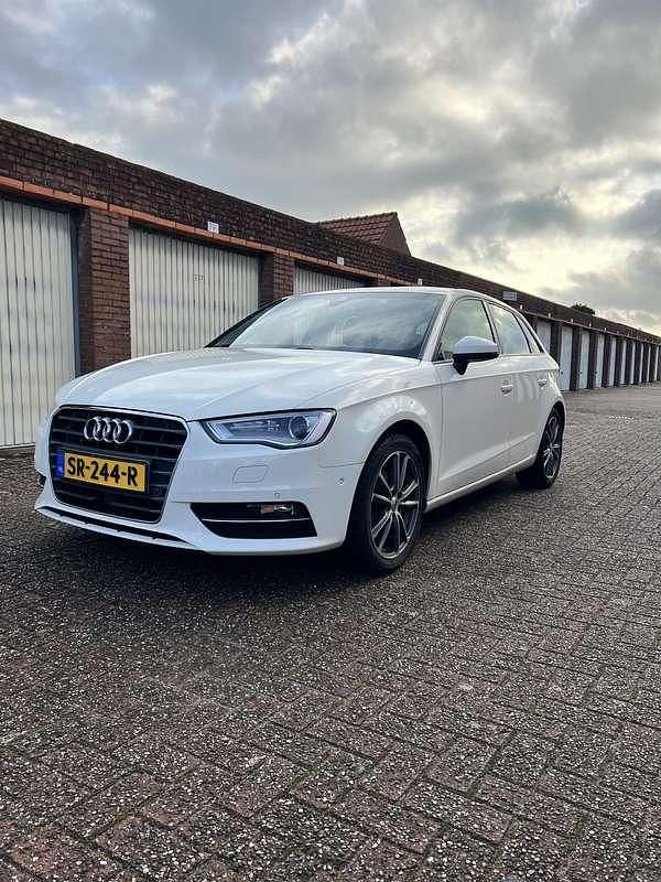 Wit Gebruikt 2015 Audi A3 Hatchback | € 16.300 (Eerlijke prijs) - Afbeelding 1/4