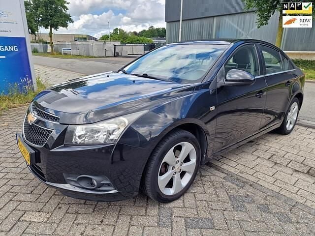 Zwart Gebruikt 2010 Chevrolet Cruze LT Sedan | € 2.999 (Eerlijke prijs) - Afbeelding 1/4