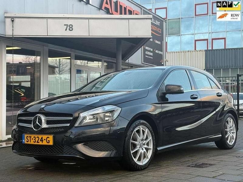 Zwart Gebruikt 2014 Mercedes A180 Ambition Hatchback | € 7.950 (Super prijs) - Afbeelding 1/4