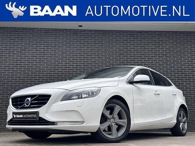 Wit Gebruikt 2012 Volvo V40 Momentum Hatchback | € 9.900 (Eerlijke prijs) - Afbeelding 1/4
