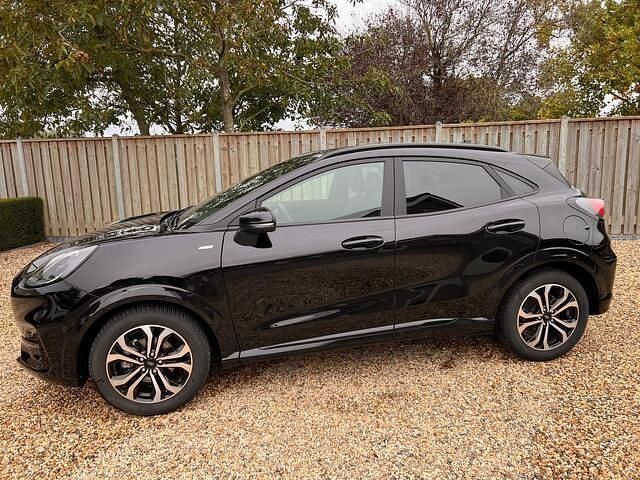 Zwart Gebruikt 2024 Ford Puma Gen-E ST-Line X SUV | € 25.950 (Eerlijke prijs) - Afbeelding 1/4