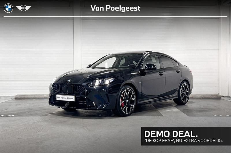 Saphirschwarz (donker zwart) Gebruikt 2025 BMW 220 M Sport Coupé | € 44.900 (Goede deal) - Afbeelding 1/4