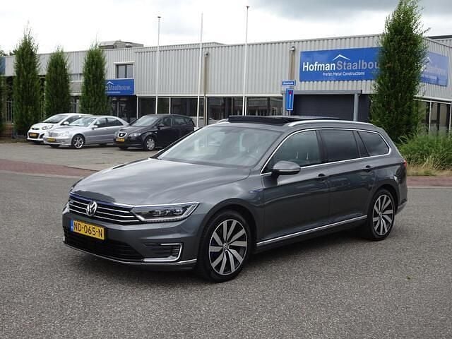 Grijs Gebruikt 2016 VW Passat Highline Stationwagen | € 9.750 (Goede deal) - Afbeelding 1/4